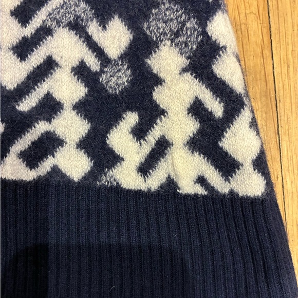 Prada Navy and White Geometric Skirt — Featured in Vogue (Size 8) - Picture 8 of 11